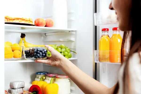 How to Choose the Best Glass Door Refrigerator for Your Business