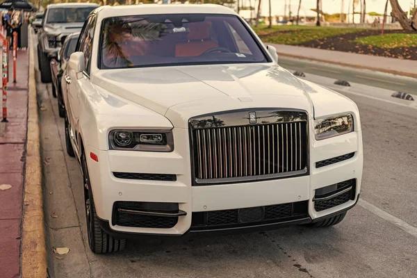 Experience Excellence at a Leading Rolls Royce Dealership